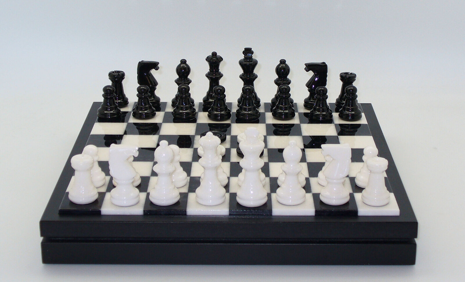 Black & White Alabaster Chest Chess Set